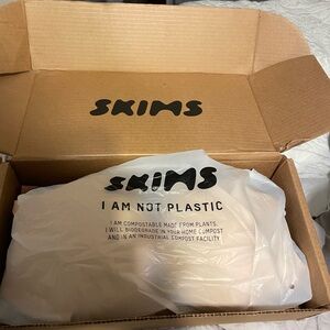 SKIMS: SEAMLESS SCULPT THONG BODYSUIT/SKIMS: ULTIMATE BRA TEARDROP PUSH-UP BRA